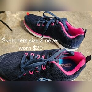 Girls sketchers tennis shoes